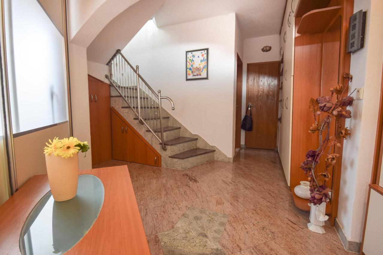 Holiday Home Nevera Makarska Luaran gambar
